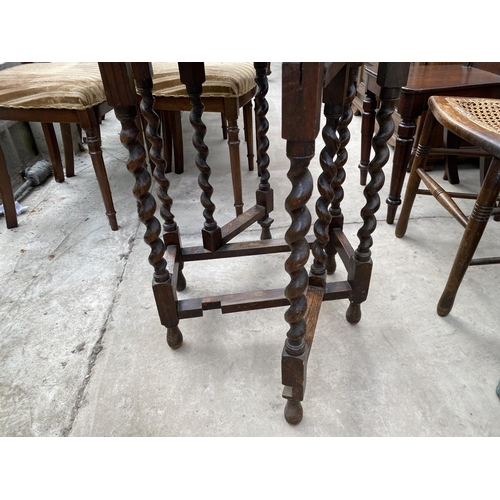 1825 - AN EARLY 20TH CENTURY OAK BARLEYTWIST GATELEG DINING TABLE