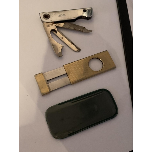 516 - A GOLD PLATED CIGAR CUTTER AND KNIFE