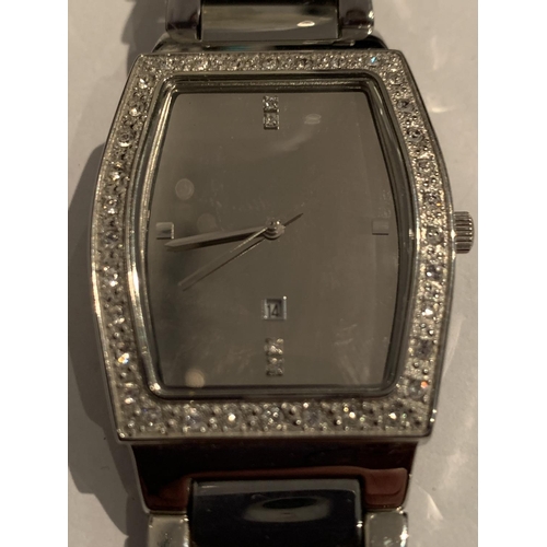 537 - A TUNGSTEN WRIST WATCH IN WORKING ORDER