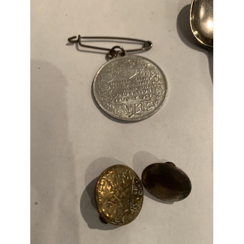 573 - A LADLE STYLE TEA STRAINER POSSIBLY SILVER, AN EPNS TEASPOON, A GEORGE 6TH CORONATION MEDAL AND A BR... 