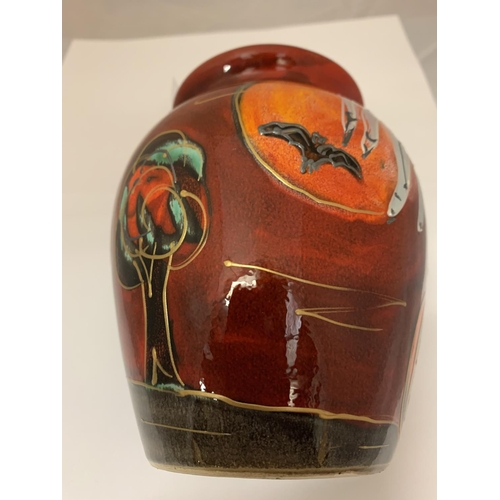 713 - AN ANITA HARRIS SIGNED AND HAND PAINTED PUMPKIN VASE