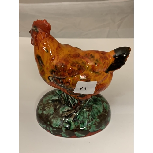 741 - AN ANITA HARRIS SIGNED AND HAND PAINTED MODEL OF A HEN