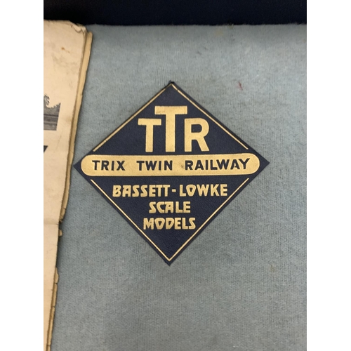 201 - A TRIX TWIN RAILWAY BY BASSETT LOWKE OO GAUGE TRAIN SET COMPRISING OF AN ELECTRIC POWERED 4-6-2 PRIN... 