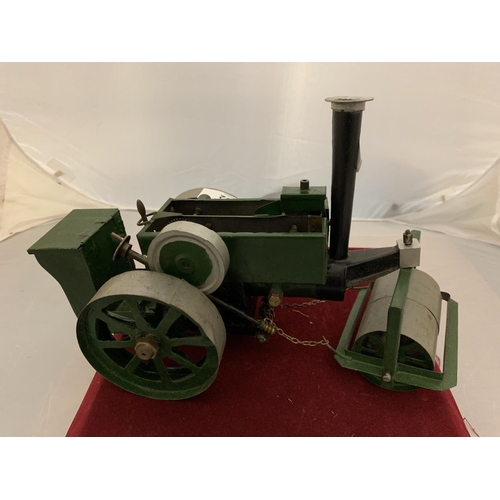 202 - A VINTAGE SELFRIDGES LTD MODEL STEAM ROLLER  WITH MINI FUNNEL, JUG AND INSTRUCTION SHEET - MODEL IS ... 