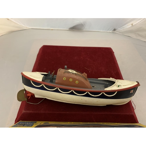 204 - A 'TRI-ANG' SCALE MODEL OF A CLOCKWORK POWERED LIFEBOAT