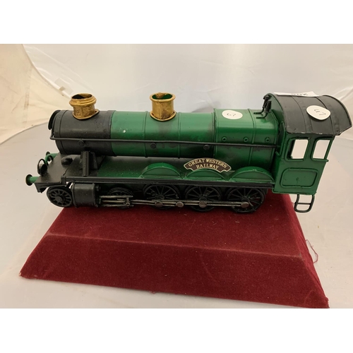 208 - A TINPLATE GREEN MODEL OF A 'GREAT WESTERN RAILWAY' TRAIN