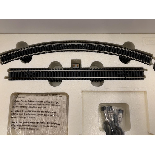 210 - AN AS NEW AND BOXED 00 GAUGE HORNBY LIVE STEAM MALLARD SET