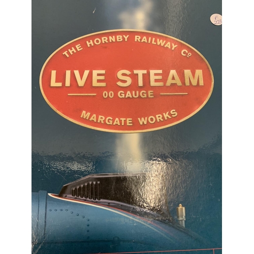 210 - AN AS NEW AND BOXED 00 GAUGE HORNBY LIVE STEAM MALLARD SET