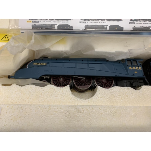 210 - AN AS NEW AND BOXED 00 GAUGE HORNBY LIVE STEAM MALLARD SET