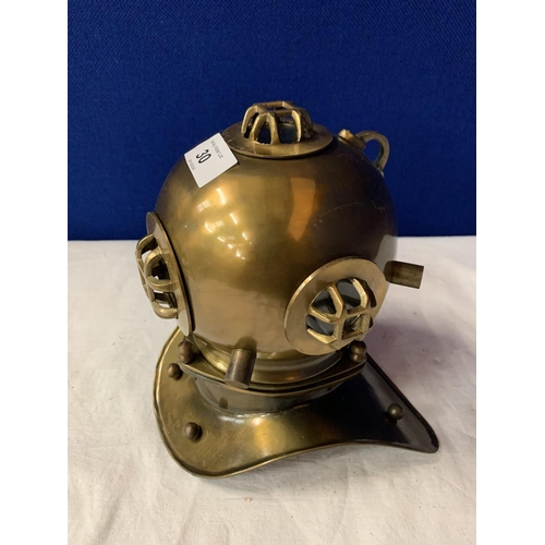 30 - A SMALL METAL DIVERS HELMET ORNAMENT