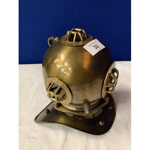 30 - A SMALL METAL DIVERS HELMET ORNAMENT