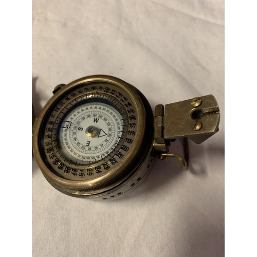 33 - A T & G LONDON COMPASS