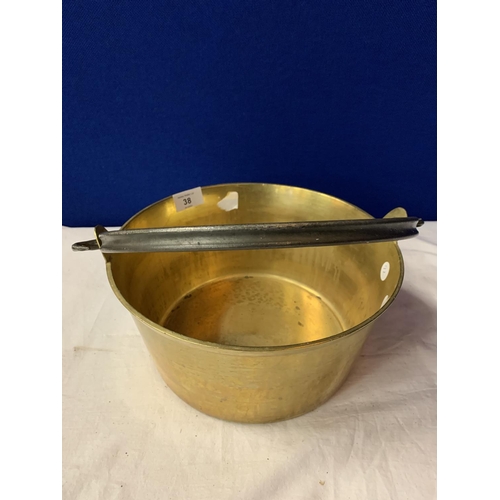 38 - A HEAVY BRASS PRESERVE PAN