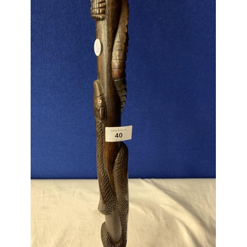 40 - AN INTRICATELY CARVED WOODEN STICK WITH MOTHER OF PEARL STYLE DETAIL AND CROCODILE AND SNAKE DESIGN