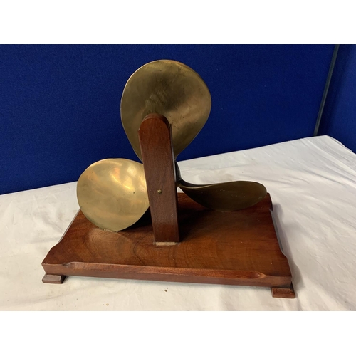 46 - A VINTAGE BRASS PROPELLER MOUNTED ON A WOODEN BASE