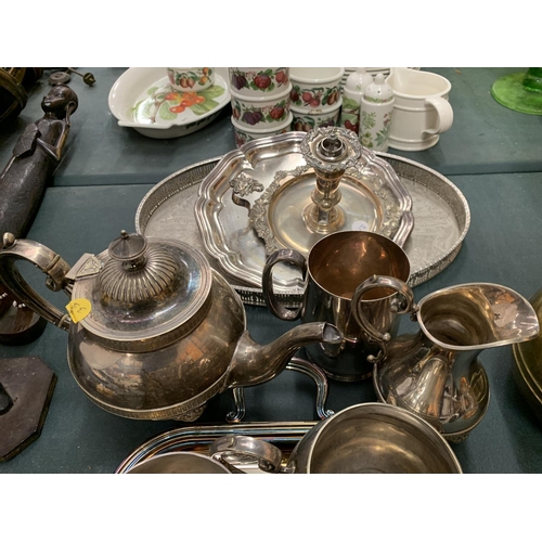 66 - AN ASSORTMENT OF SILVER PLATED ITEMS TO INCLUDE TRAYS, FLATWARE ETC