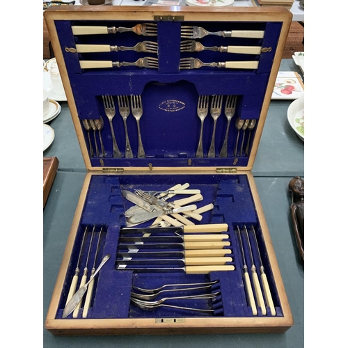 71 - A LARGE WOODEN HINGED BOX CONTAINING A QUANTITY OF FLATWARE