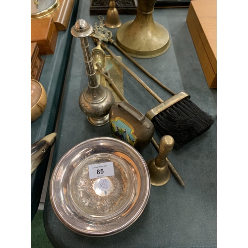 85 - A QUANTITY OF BRASS WARE TO INCLUDE TWO OIL LAMPS