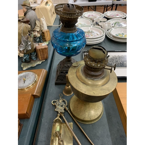 85 - A QUANTITY OF BRASS WARE TO INCLUDE TWO OIL LAMPS