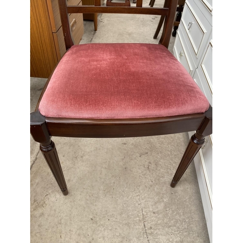 1866 - A MODERN STRONGBOW MAHOGANY TWIN-PEDESTAL DINING TABLE, SIX CHAIRS (4+2) AND MATCHING SIDEBOARD