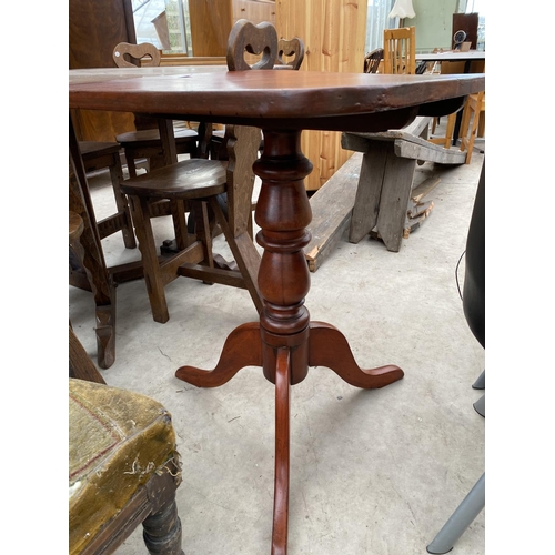 1903 - A VICTORIAN TRIPOD TABLE