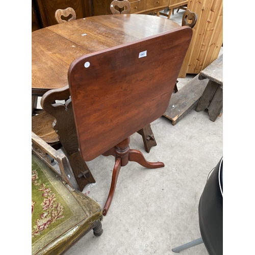 1903 - A VICTORIAN TRIPOD TABLE