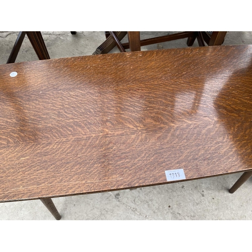 1913 - AN OAK STAPLES & CO COFFEE TABLE