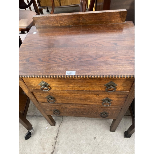 1915 - AN EARLY 20TH CENTURY OAK CHEST OF THREE DRAWERS, 24