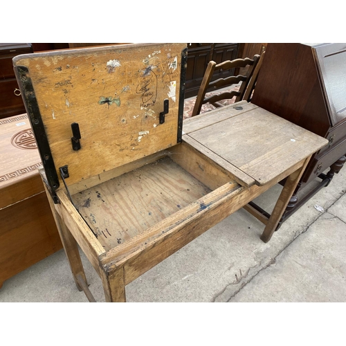 1928 - AN EARLY 20TH CENTURY DOUBLE CHILDS SCHOOL DESK