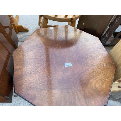 1931 - AN EDWARDIAN HEXAGONAL MAHOGANY OCCASIONAL TABLE, 22