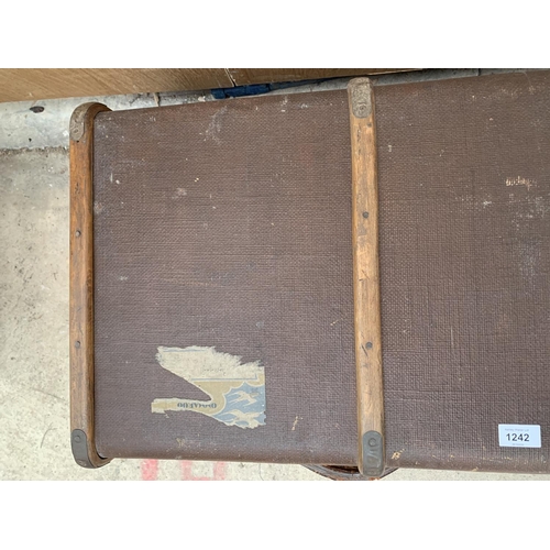 1242 - A VINTAGE TRAVEL TRUNK