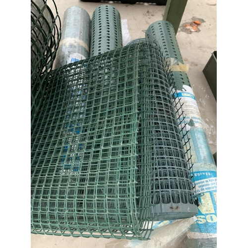 1296 - A FOLDABLE GARDEN HAMMOCK AND QUANTITY OF PLASTIC GARDEN FENCING