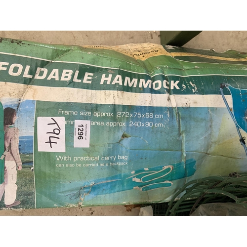 1296 - A FOLDABLE GARDEN HAMMOCK AND QUANTITY OF PLASTIC GARDEN FENCING