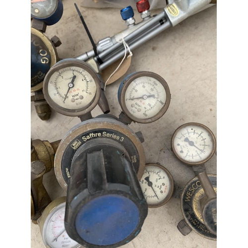 1385 - VARIOUS PRESSURE GAUGES