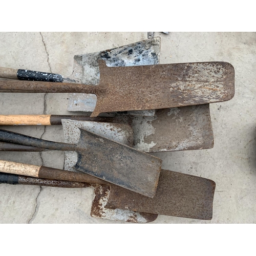 1393 - A QUANTITY OF SPADES, SHOVELS AND DRAINING TOOLS