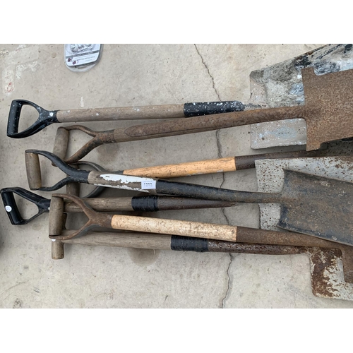 1393 - A QUANTITY OF SPADES, SHOVELS AND DRAINING TOOLS