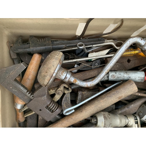 1412 - A BOX CONTAINING VARIOUS HAND TOOLS TO INCLUDE STILSONS, A QUANTITY OF SPANNERS ETC.