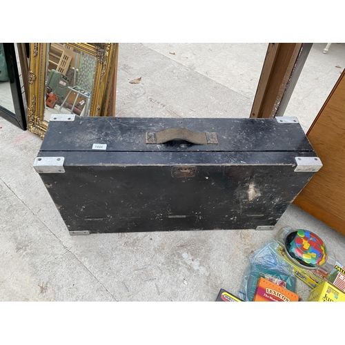 1448 - A VINTAGE JOINERS CHEST CONTAINING VARIOUS TOOLS