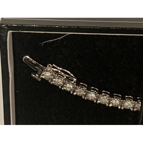 502 - A 9 CARAT WHITE GOLD AND DIAMOND LADIES TENNIS BRACELET. DIAMOND WEIGHT BELIEVED TO BE 2 - 3 CARAT