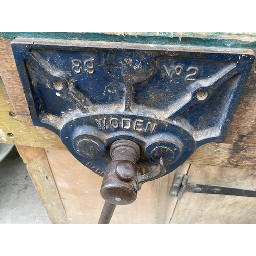 1518 - A VINTAGE WOODEN BENCH WITH A WODEN  NO2 WOOD VICE