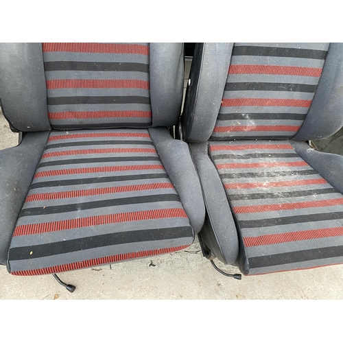 1519 - TWO VW BEETLE FRONT SEATS