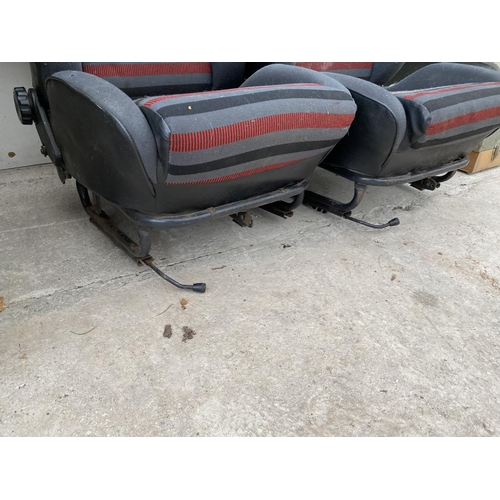 1519 - TWO VW BEETLE FRONT SEATS