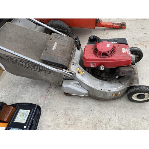 1522 - A HONDA HR216 PETROL ROTARY LAWN MOWER