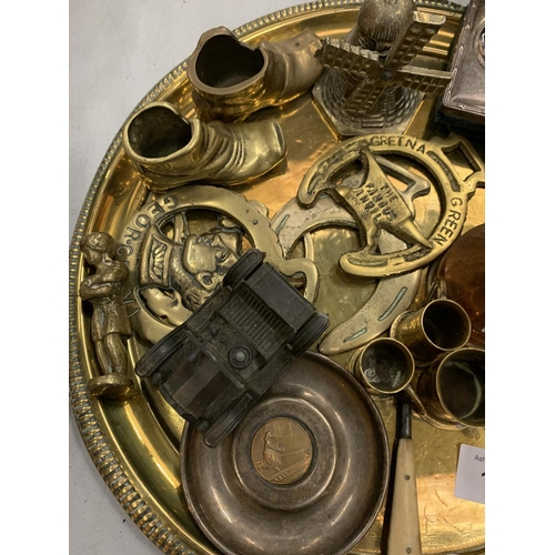 115 - A BRASS TRAY WITH GROUP OF METALWARES TO INCLUDE A CLOCK, HORSEBRASSES, JUGS ETC