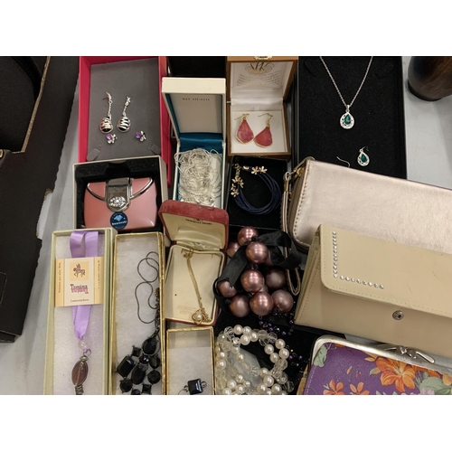 119 - A COLLECTION OF BOXED JEWELLERY AND THREE PURSES