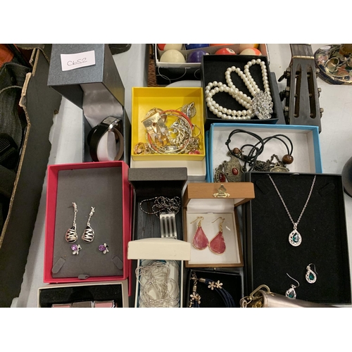 119 - A COLLECTION OF BOXED JEWELLERY AND THREE PURSES