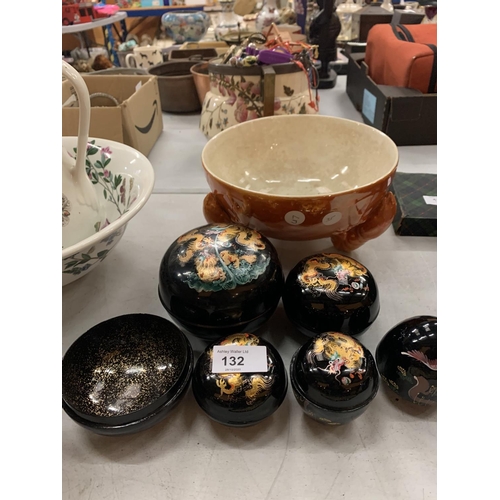 132 - A CARLTONWARE BOWL WITH LOBSTER FEET AND A GROUP OF ORIENTAL DECORATED LIDDED BOWLS