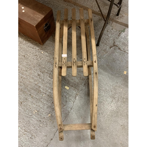 136a - A VINTAGE WOODEN SLEDGE