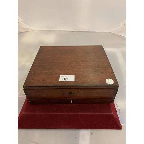 151 - A WOODEN BOX CONTAINING ARTISTS MATERIALS AND THREE PICTURES