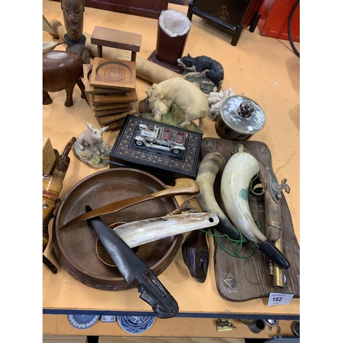 182 - AN ECLECTIC ASSORTMENT OF TREEN, HORN AND CERAMIC WARE TO INCLUDE A BOAT ETC